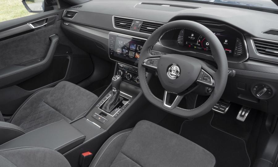  Skoda Superb Combi 4x4 SportLine 2019 года  (UK) (фото 21 из 34)